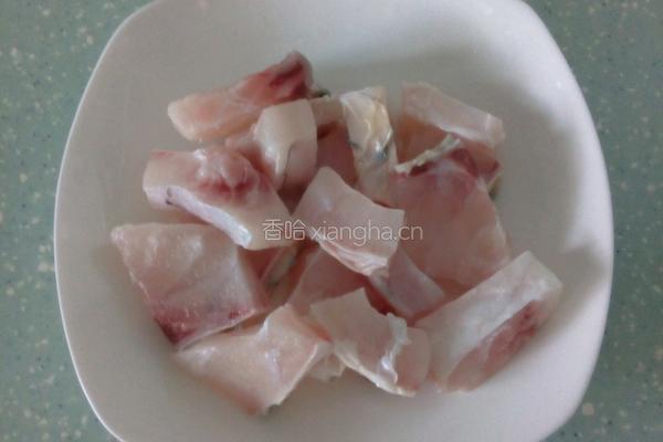鲍汁豆腐鱼的做法图解1