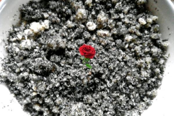 西米芝麻花生卷的做法图解7