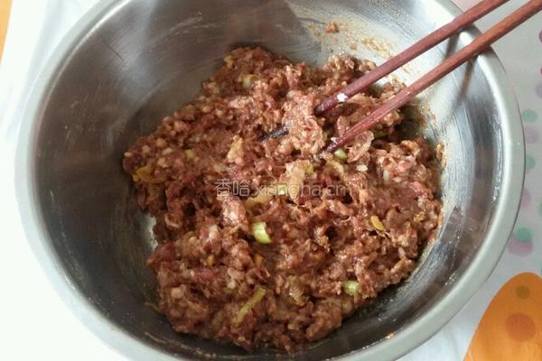茴香牛肉包子的做法图解1