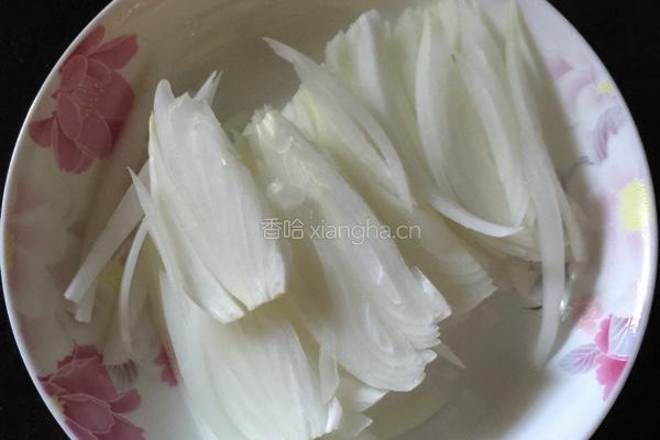 鸡蛋炒洋葱的做法图解1