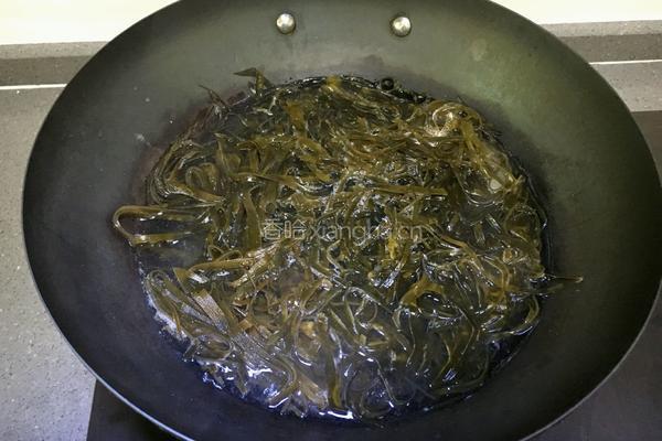 麻辣海带丝的做法图解2
