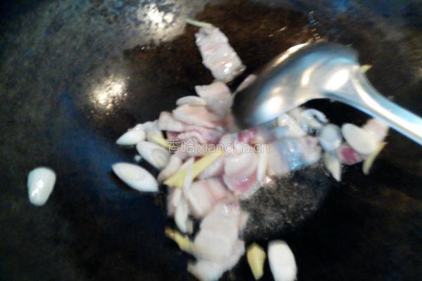 五花肉油豆皮炒韭菜苔的做法图解5