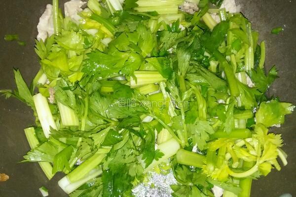 芹菜炒猪肉的做法图解7