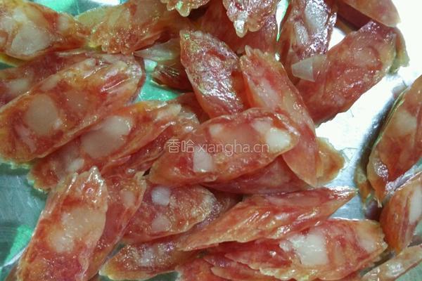 芹菜炒腊味的做法图解2
