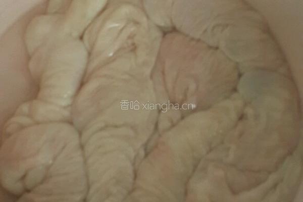 酸菜猪大肠的做法图解1