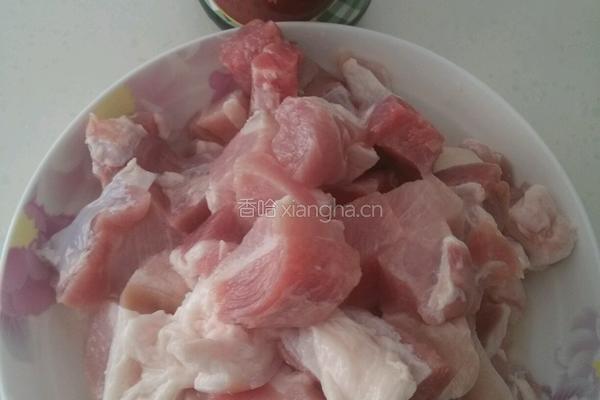 酱油烧肉的做法图解1