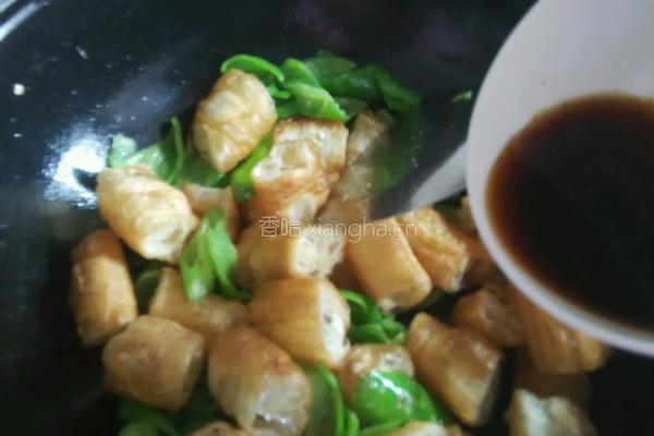 青椒炒油条的做法图解3