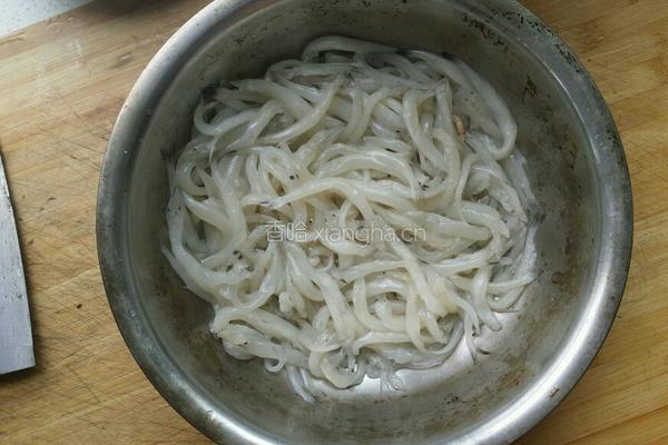 黄瓜香鱼的做法图解1