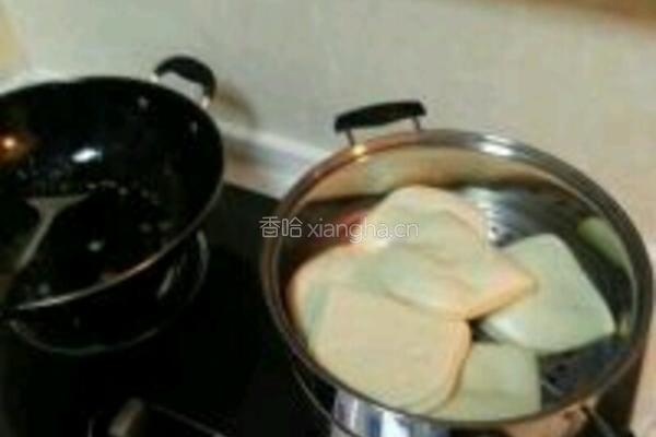 荷叶饼夹鸡蛋的做法图解1