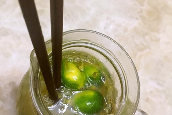 金桔百香果冰茶的做法图解6