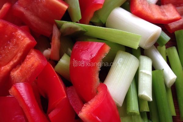 砂锅黄骨鱼豆腐煲的做法图解1