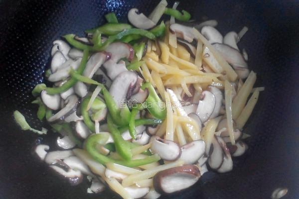 香菇炒土豆条的做法图解4