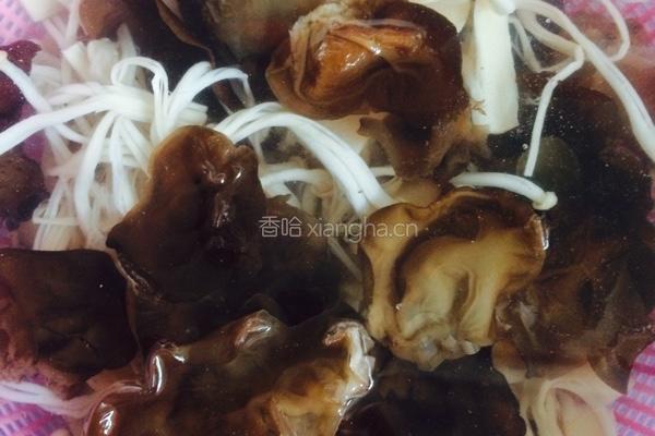 杂菇烧大肠的做法图解2