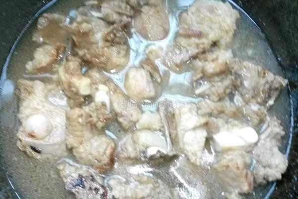板栗香菇排骨的做法图解3
