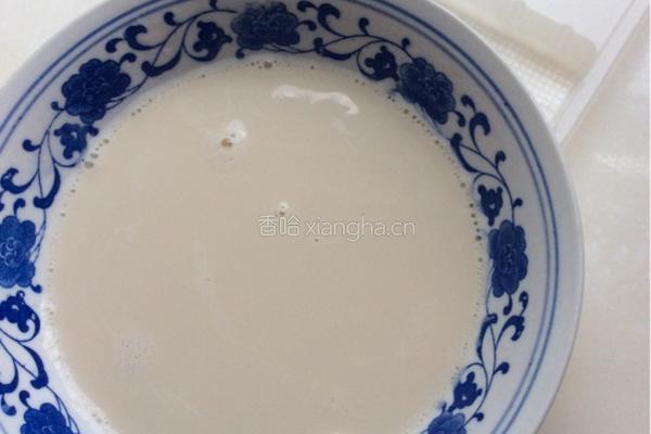 咖啡草莓奶茶的做法图解3