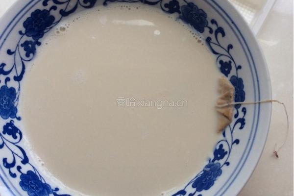 咖啡草莓奶茶的做法图解4