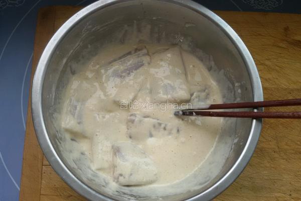 干炸脆皮带鱼块的做法图解7
