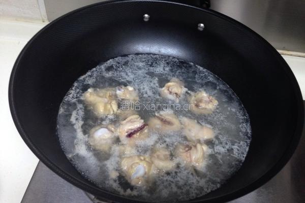 香菇土豆炖鸡腿的做法图解3