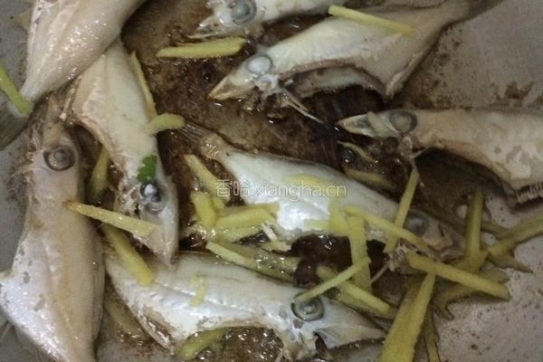 豆酱焖鱼的做法图解3