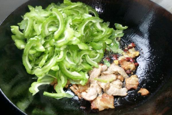 苦瓜炒肉的做法图解5