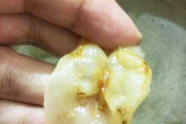 鱼胶（花胶）去腥方式的做法图解3