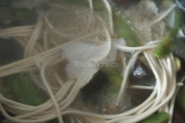 豆角茄子焖面的做法图解7