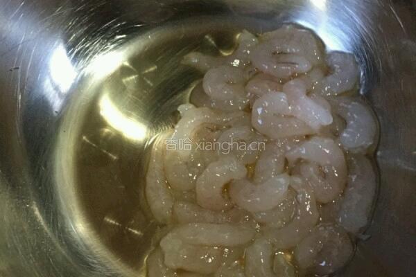虾仁鸡蛋卷的做法图解1