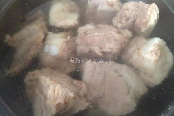 莲藕炖排骨的做法图解2