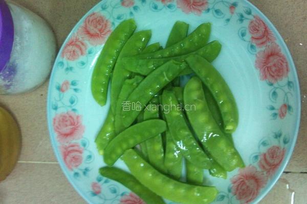 荷兰豆山药炒猪心的做法图解2