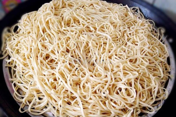 豆角蒸面的做法图解1