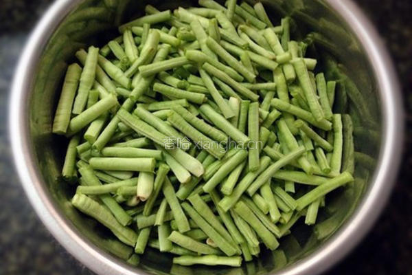豆角蒸面的做法图解2