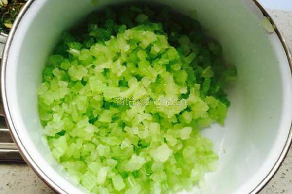 芹菜猪肉饺子！的做法图解4