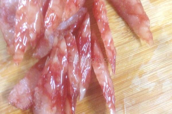 （异国风情）荷兰豆炒腊肠的做法图解2