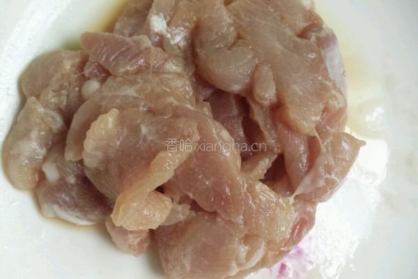 韭菜花炒猪肉的做法图解3