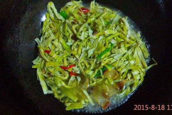 腊肉炒竹笋的做法图解6