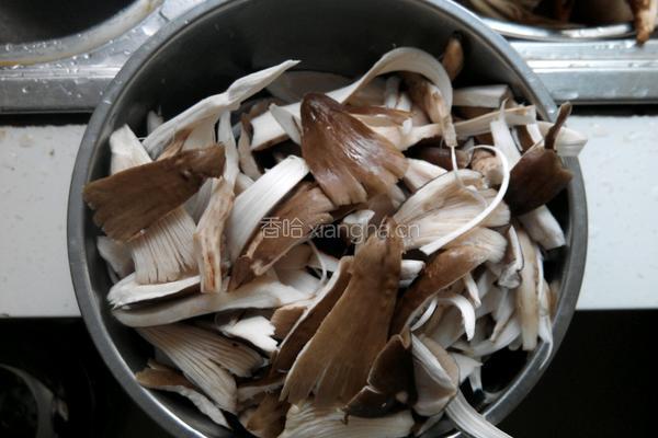 山珍鸡枞汤的做法图解2