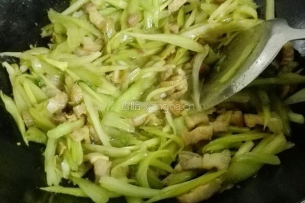 西芹炒五花肉的做法图解4