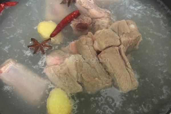 排骨烧土豆的做法图解2