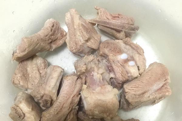 排骨烧土豆的做法图解3