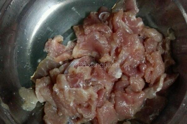 瘦肉炒菜心的做法图解2