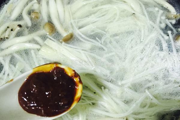 菌菇鲜虾大酱汤的做法图解7
