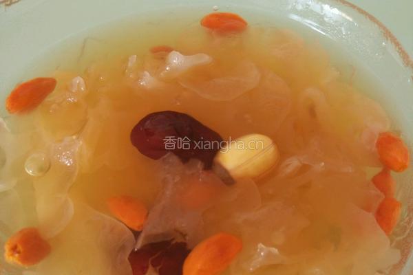 银耳莲子羹