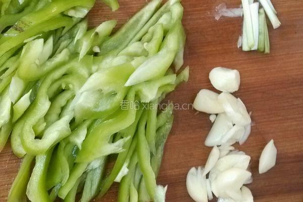瘦肉炒香菇的做法图解2