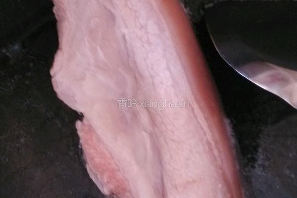 五花肉炒洋葱的做法图解1