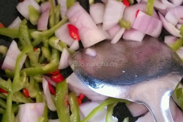 五花肉炒洋葱的做法图解4