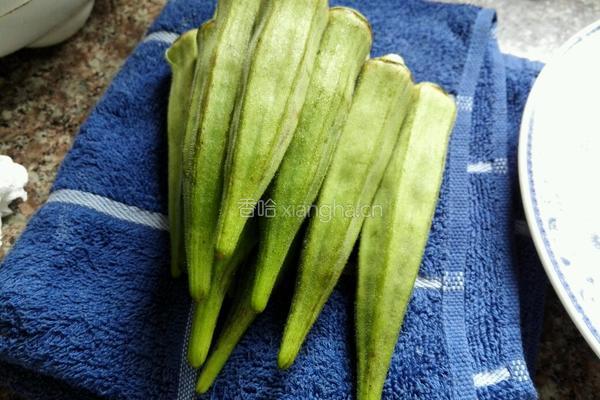 秋葵小炒肉的做法图解1
