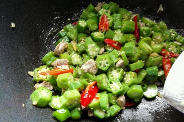 秋葵小炒肉的做法图解10