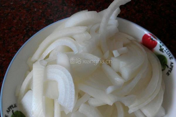 洋葱炒瘦肉的做法图解2
