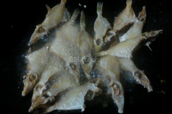 蒜香拨皮鱼的做法图解2