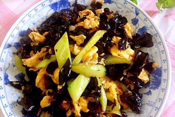 木耳炒鸡蛋的做法图解5